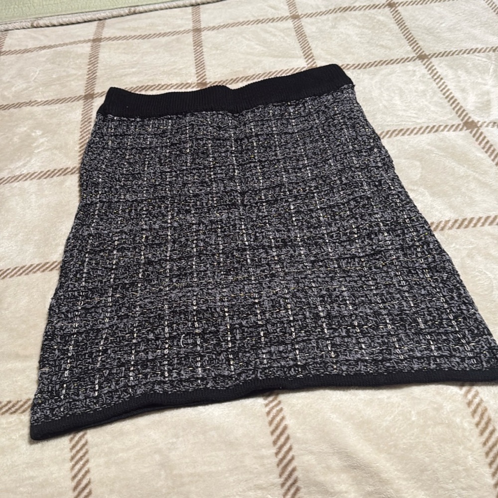 NWT New York & Company Large Ribbed Knit Sweater Skirt Black and Gray